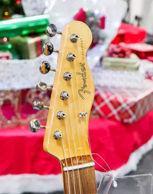 Fender - Noventa Telecaster, Pau Ferro Fingerboard - 2-Colour Sunburst 2